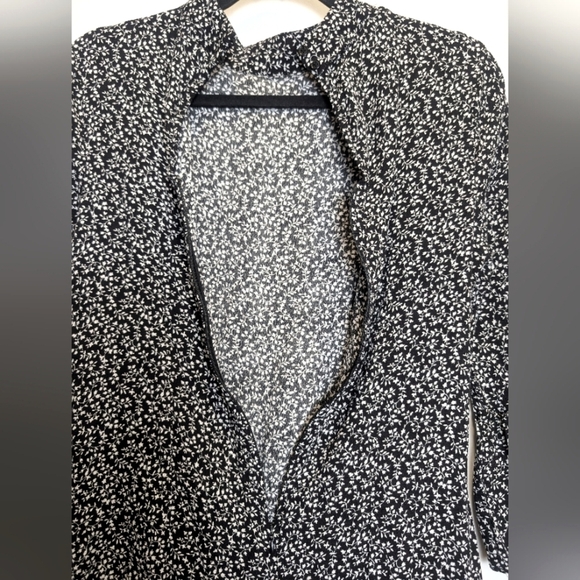 MINKPINK Black White Floral Mock Neck Bell Sleeve Ruffle Mini Dress Size Small - Picture 7 of 8